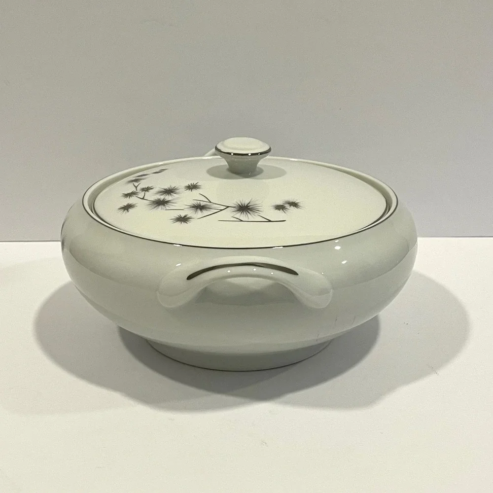 Creative Fine China Japan #1014 Covered Vegetable Tureen Serving Dish Starburst